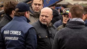 بريطانيا تعترف بـ مكالمة هاتفية هدد فيها كريم خان بشأن غزة