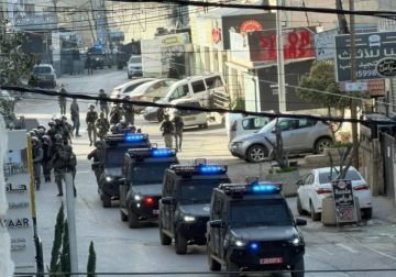 مع تواصل عدوانه لليوم الثاني: الاحتلال يخطر بهدم محال تجارية في محيط مخيم قلنديا مع تواصل عدوانه لليوم الثاني: الاحتلال يخطر بهدم محال تجارية في محيط مخيم قلنديا