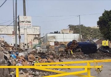 الاحتلال يواصل حصار وإغلاق حزما شمال شرق القدس لليوم الثاني