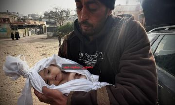 بالصور وفاة رضيع جراء البرد الشديد في خانيونس بالصور وفاة رضيع جراء البرد الشديد في خانيونس