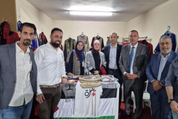 بالصور السفير الرويضي يزور مهرجان ليالي مسقط ويشيد بالجناح الفلسطيني