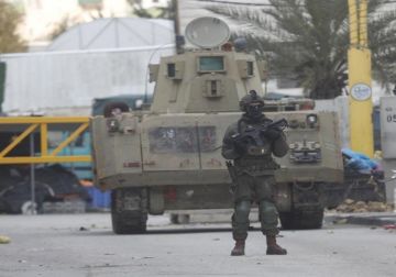 الاحتلال يعتقل مواطنين خلال عدوانه المستمر في جبل جوهر والمنطقة الجنوبية من الخليل