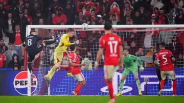 بنفيكا يُسقط ريال مدريد 4-2 ويُجبره على خوض الملحق