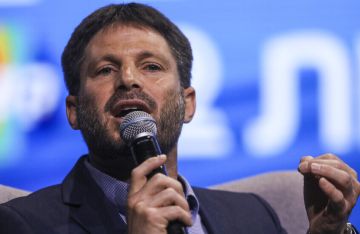 إسرائيل تمنح تراخيص لتقنين 5 بؤر استيطانية في الضفة.. سموتريتش: نواصل قتل فكرة الدولة الفلسطينية إسرائيل تمنح تراخيص لتقنين 5 بؤر استيطانية في الضفة.. سموتريتش: نواصل قتل فكرة الدولة الفلسطينية