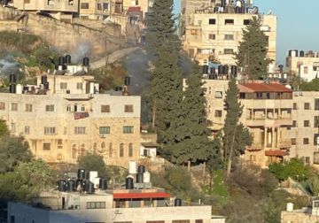 الاحتلال يحاصر منزلا داخل البلدة القديمة بمدينة نابلس ويعتقل مواطنين