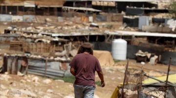 مستوطنون يهجرون 15 عائلة من شلال العوجا وحماس تحذر: جريمة تهجير قسري مكتملة الأركان مستوطنون يهجرون 15 عائلة من شلال العوجا وحماس تحذر: جريمة تهجير قسري مكتملة الأركان