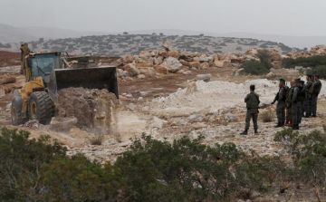 مستوطنون يسرقون أغناما من مسافر يطا ويلاحقون الرعاة في الأغوار