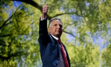 وفد أمريكي يضع مع نتنياهو اللمسات الأخيرة للمرحلة الثانية وفد أمريكي يضع مع نتنياهو اللمسات الأخيرة للمرحلة الثانية