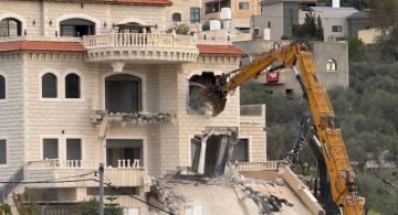 تكلفتها نحو 13 مليون شيقل....الاحتلال يهدم منزلا ويخلي منزلين آخرين غرب رام الله