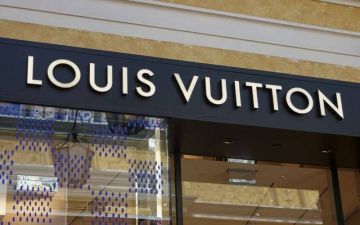 تراجع أسهم لويس فيتون بعد نتائج مخيبة للآمال في 2025