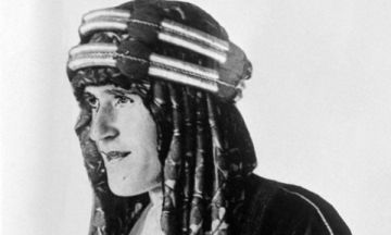 وثيقة تكشف تحركات لورنس العرب ..تنكر بزي عالم دين مسلم وحاخام يهودي لإشعال الفتنة