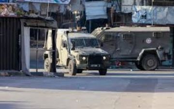 نقابة الصحفيين تحذر: حياة الصحفي علي السمودي في خطر جراء الاعتقال الإداري والإهمال الطبي