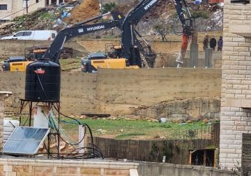 الاحتلال يشرع بهدم منزل قيد الإنشاء في دار صلاح شرق بيت لحم الاحتلال يشرع بهدم منزل قيد الإنشاء في دار صلاح شرق بيت لحم