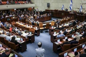 الكنيست تصادق على قانون يمنع توظيف خريجي الجامعات الفلسطينية في جهاز التعليم الإسرائيلي