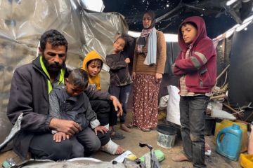 مضاعفات وأوجاع دون مسكنات.. الشتاء يحول حياة جرحى غزة إلى عذاب مضاعفات وأوجاع دون مسكنات.. الشتاء يحول حياة جرحى غزة إلى عذاب