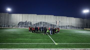 إسرائيل تأمر بهدم ملعب كرة قدم في الضفة الغربية