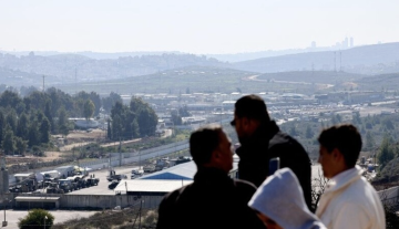 وصول 12 أسيرا محررا إلى مستشفى شهداء الأقصى في غزة عبر معبر كرم أبو سالم وصول 12 أسيرا محررا إلى مستشفى شهداء الأقصى في غزة عبر معبر كرم أبو سالم