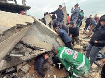 4 شهداء وإصابات بانهيار مبان متضررة من قصف الاحتلال غربي غزة 4 شهداء وإصابات بانهيار مبان متضررة من قصف الاحتلال غربي غزة