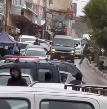 القبض على عصابة تنكرت بزي الاحتلال ونفذت سطوا مسلحا في الظاهرية على محل ذهب القبض على عصابة تنكرت بزي الاحتلال ونفذت سطوا مسلحا في الظاهرية على محل ذهب