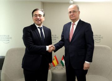 مصطفى يبحث مع وزير خارجية إسبانيا دعم فلسطين السياسي والدبلوماسي والمالي في دافوس