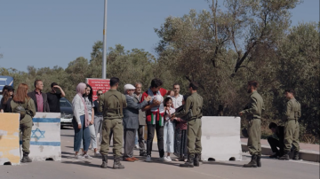  منعت من حضور المونديال ... مخرج فلسطيني يعرض معاناة الفلسطيني مع منع السفر 
