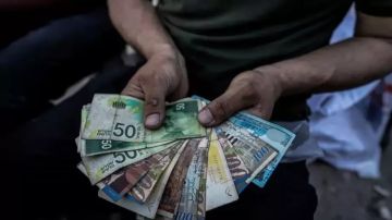 الاقتصاد لـفلسطين أون لاين: ننفذ حملة لمواجهة رفض التعامل النقدي ونكثف ضبط الأسواق بغزة