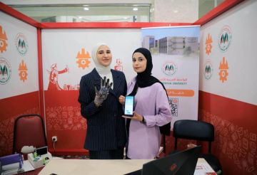 القفاز الذكي الناطق يمكن الصم والبكم من التواصل