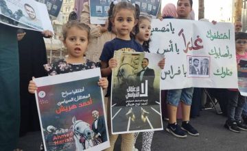 الأجهزة الأمنية تعتقل أسيرين محررين وثلاثة معتقلين يواصلون الإضراب الأجهزة الأمنية تعتقل أسيرين محررين وثلاثة معتقلين يواصلون الإضراب