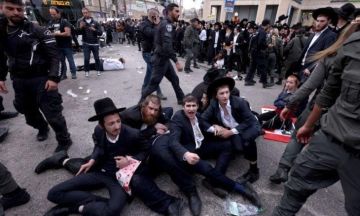 قانون التجنيد يفجر خلافات داخل الائتلاف الإسرائيلي ويهدد بانهياره