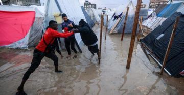 رئيس بلدية غزة: فقدنا 85 من معداتنا والمنخفض الجوي يفاقم الكارثة