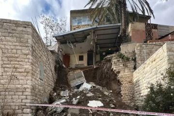 تقرير تبعد 100 م عن الأقصى... انهيار أجزاء من منازل مقدسية بفعل الحفريات الإسرائيلية