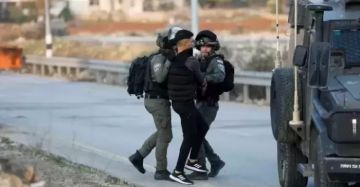 قوات الاحتلال تعتقل شابا بعد اعتداء عليه شمال القدس