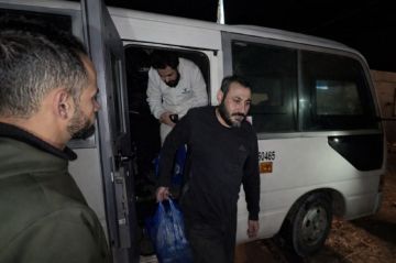 بالصور بالأسماء... الاحتلال يفرج عن 9 أسرى من قطاع غزة