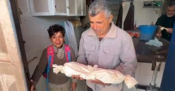 بالصور وفاة طفل رضيع في دير البلح بسبب البرد القارس بالصور وفاة طفل رضيع في دير البلح بسبب البرد القارس