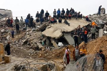 3 شهداء وإصابات في انهيار منزلين جراء الرياح الشديدة بغزة 3 شهداء وإصابات في انهيار منزلين جراء الرياح الشديدة بغزة