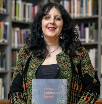 الدكتورة أشجان عجور تحصد جائزة إيما جولدمان الأوروبية لعام 2025 الدكتورة أشجان عجور تحصد جائزة إيما جولدمان الأوروبية لعام 2025