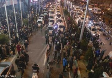 ايران: الحرس الثوري سيدخل المدن لتولي زمام الأمور