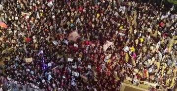 تظاهرة في تل أبيب ضد حكومة نتنياهو بسبب فضائحها المالية وفشلها الأمني