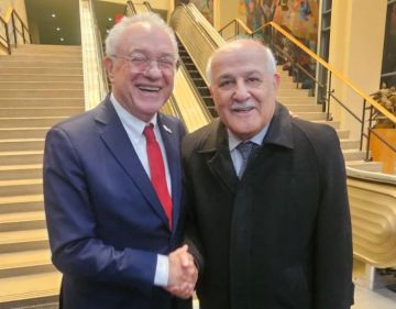 منصور يطلع وزير خارجية الأوروغواي على مستجدات الأوضاع في فلسطين منصور يطلع وزير خارجية الأوروغواي على مستجدات الأوضاع في فلسطين