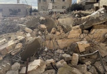 الاحتلال يهدم منزل الشهيد عمران الأطرش في الخليل