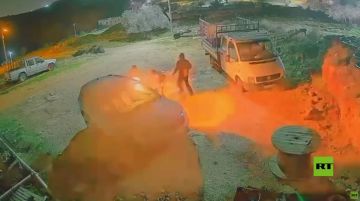 الضفة الغربية.. مستوطنون يضرمون النار في مركبتين شمال رام الله