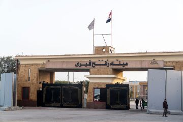 هآرتس: الجيش الإسرائيلي أنهى استعداداته لفتح معبر رفح