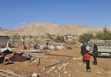 بالصوت - مليحات: 79 عائلة بدوية تجبر قسرا على ارحيل من تجمع شلال العوجا شمال أريحا.. تحت حصار واعتداءات المستوطنين بالصوت - مليحات: 79 عائلة بدوية تجبر قسرا على ارحيل من تجمع شلال العوجا شمال أريحا.. تحت حصار واعتداءات المستوطنين