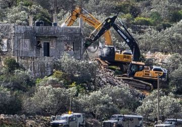 الاحتلال يهدم منزلا قيد الإنشاء في بلدة كفر الديك غرب سلفيت الاحتلال يهدم منزلا قيد الإنشاء في بلدة كفر الديك غرب سلفيت