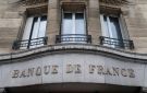 حاكم بنك فرنسا يحذر من اختناق مالي جراء عجز الموازنة