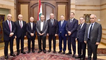 رئيس النواب اللبناني يتسلم مذكرة تطالب بالتمسك بـ اليونيفيل رئيس النواب اللبناني يتسلم مذكرة تطالب بالتمسك بـ اليونيفيل
