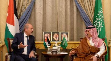 الصفدي يلتقي نظيره السعودي في الرياض الصفدي يلتقي نظيره السعودي في الرياض