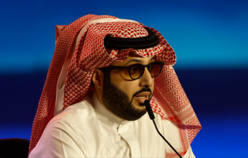 آل الشيخ يؤكد إقامة نزال ألفاريز على اللقب في الرياض رغم الهجمات آل الشيخ يؤكد إقامة نزال ألفاريز على اللقب في الرياض رغم الهجمات