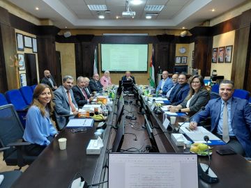مجلس أمناء جامعة البترا يستهل اجتماعه بالوقوف دقيقة صمت على أرواح شهداء الكرك مجلس أمناء جامعة البترا يستهل اجتماعه بالوقوف دقيقة صمت على أرواح شهداء الكرك