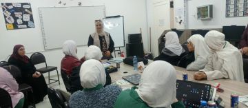 مركز شابات المزار الجنوبي يعرف طالبات مدرسة الجعفرية بجائزة الحسين للعمل التطوعي مركز شابات المزار الجنوبي يعرف طالبات مدرسة الجعفرية بجائزة الحسين للعمل التطوعي